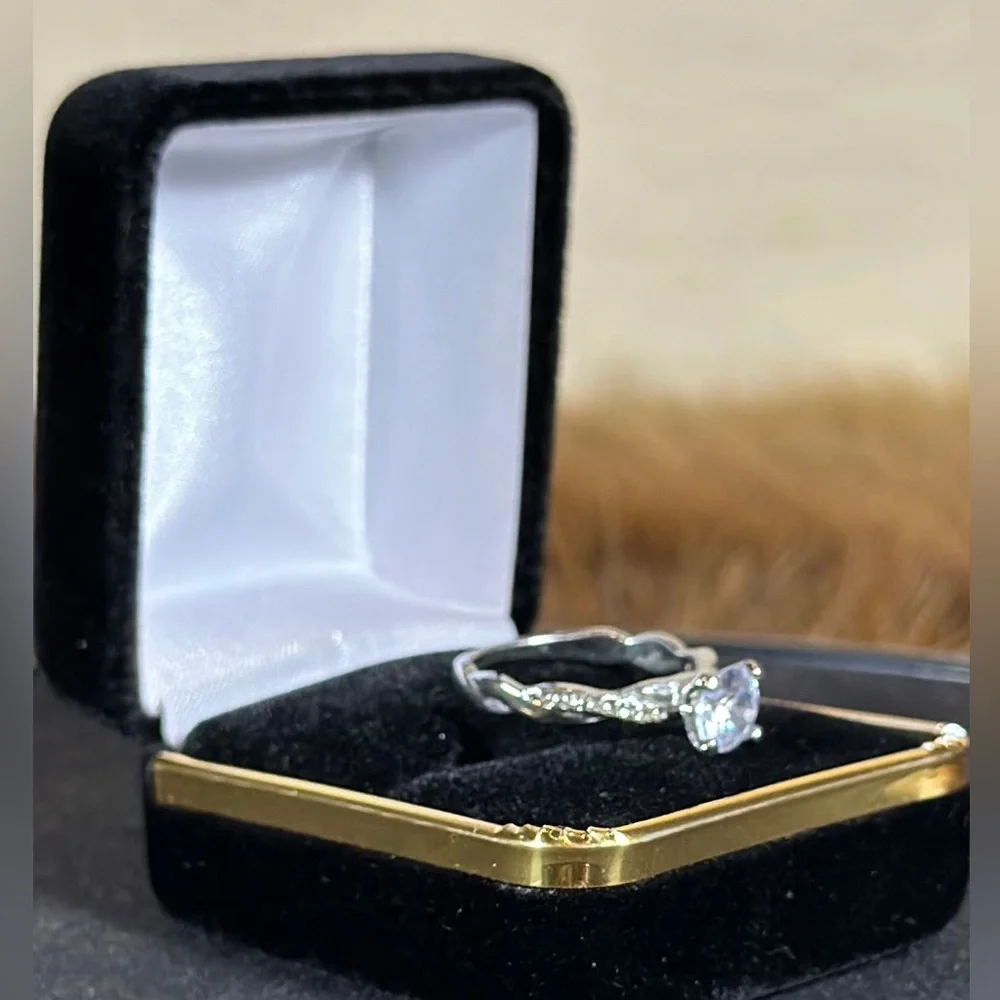 Elegant Silver Diamond Ring - Picture 7 of 7